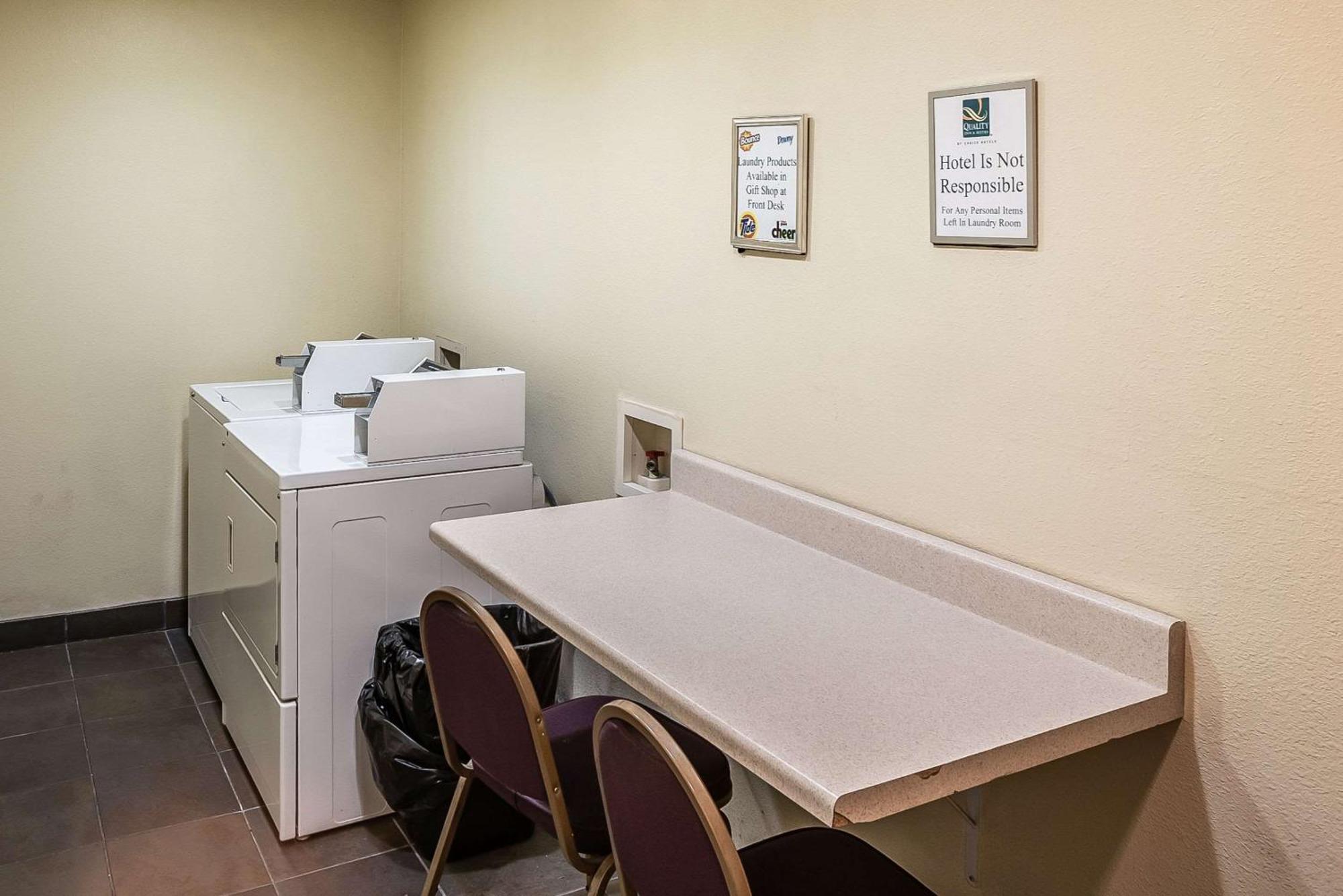 Quality Inn & Suites Hannibal Buitenkant foto