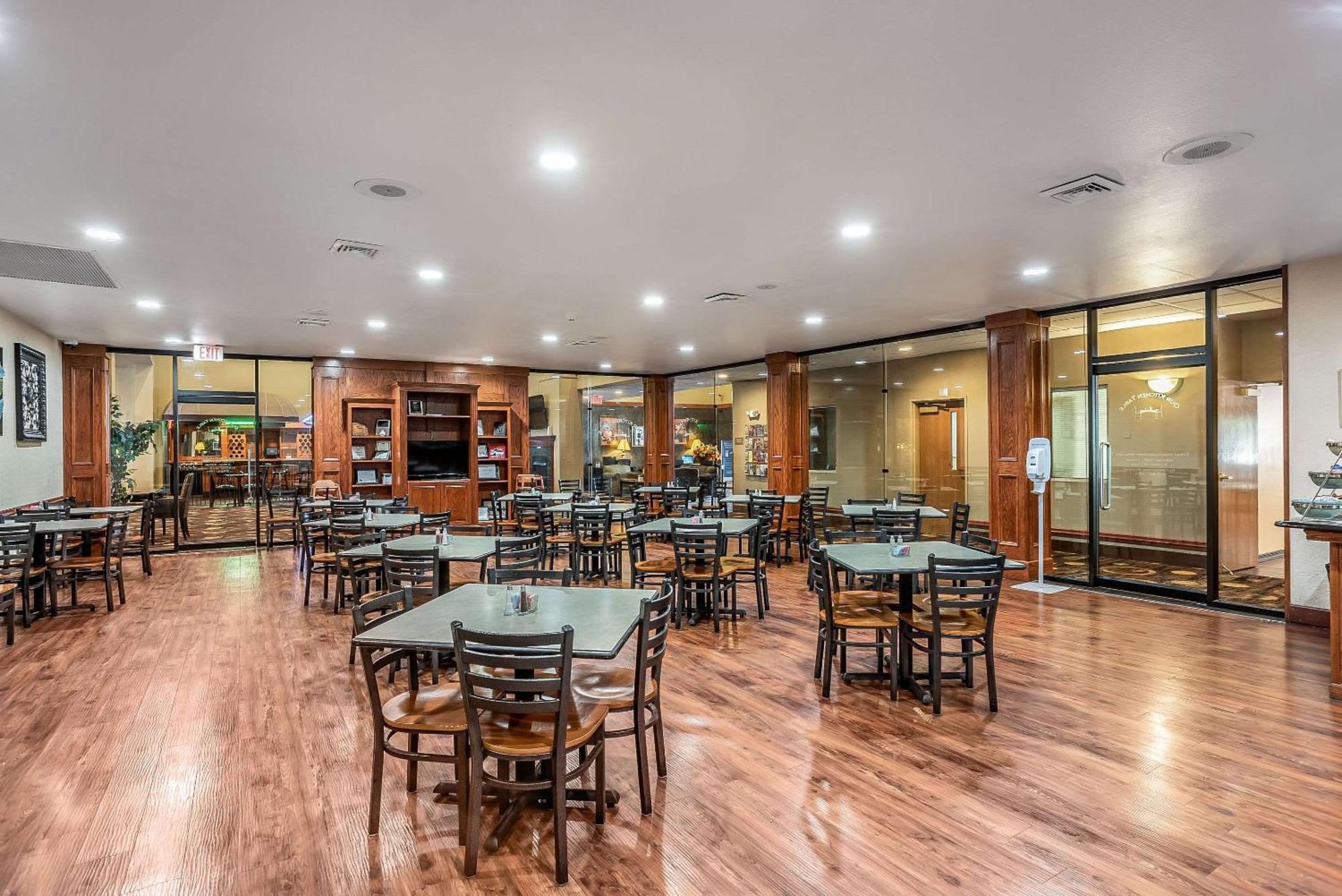 Quality Inn & Suites Hannibal Buitenkant foto