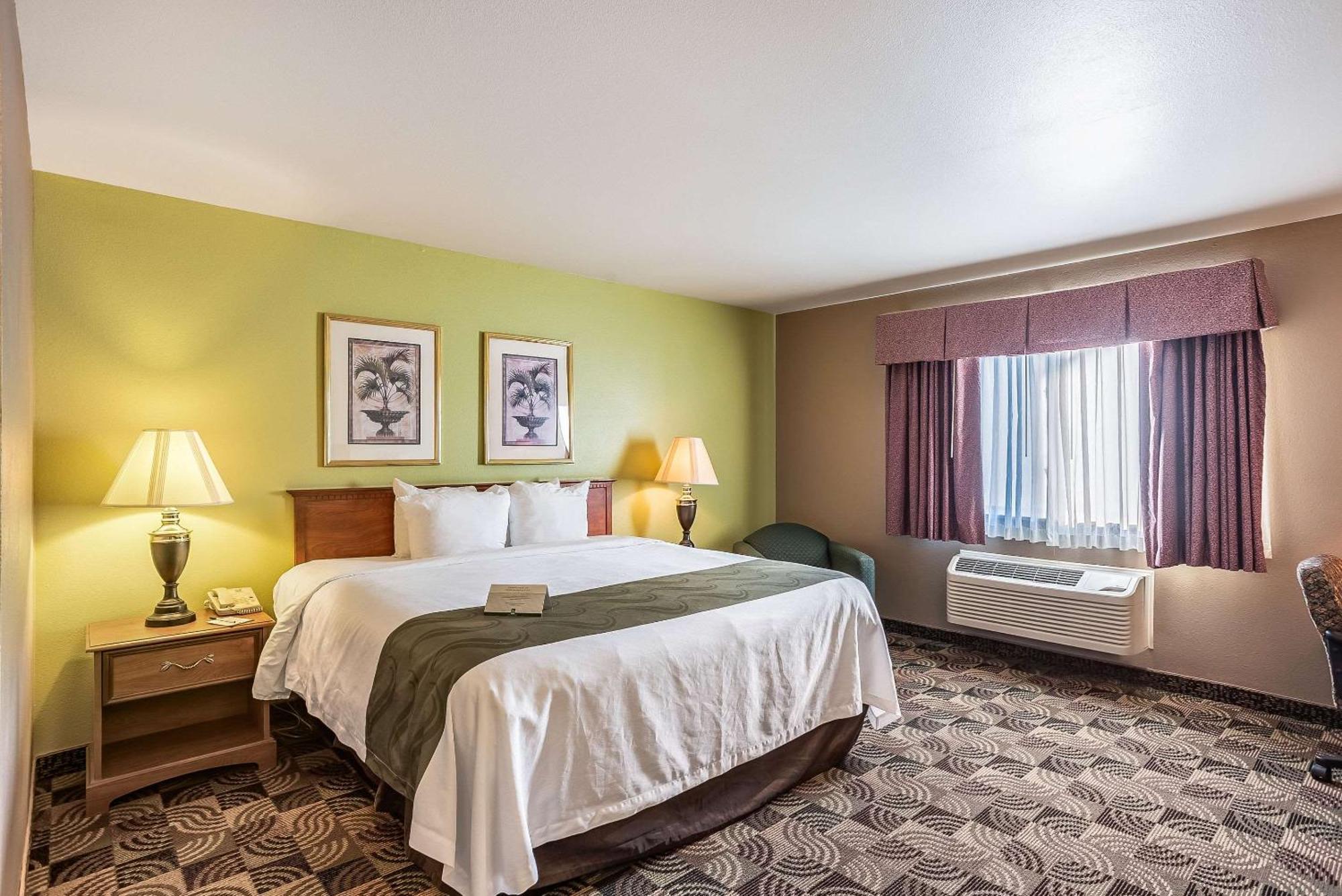 Quality Inn & Suites Hannibal Buitenkant foto