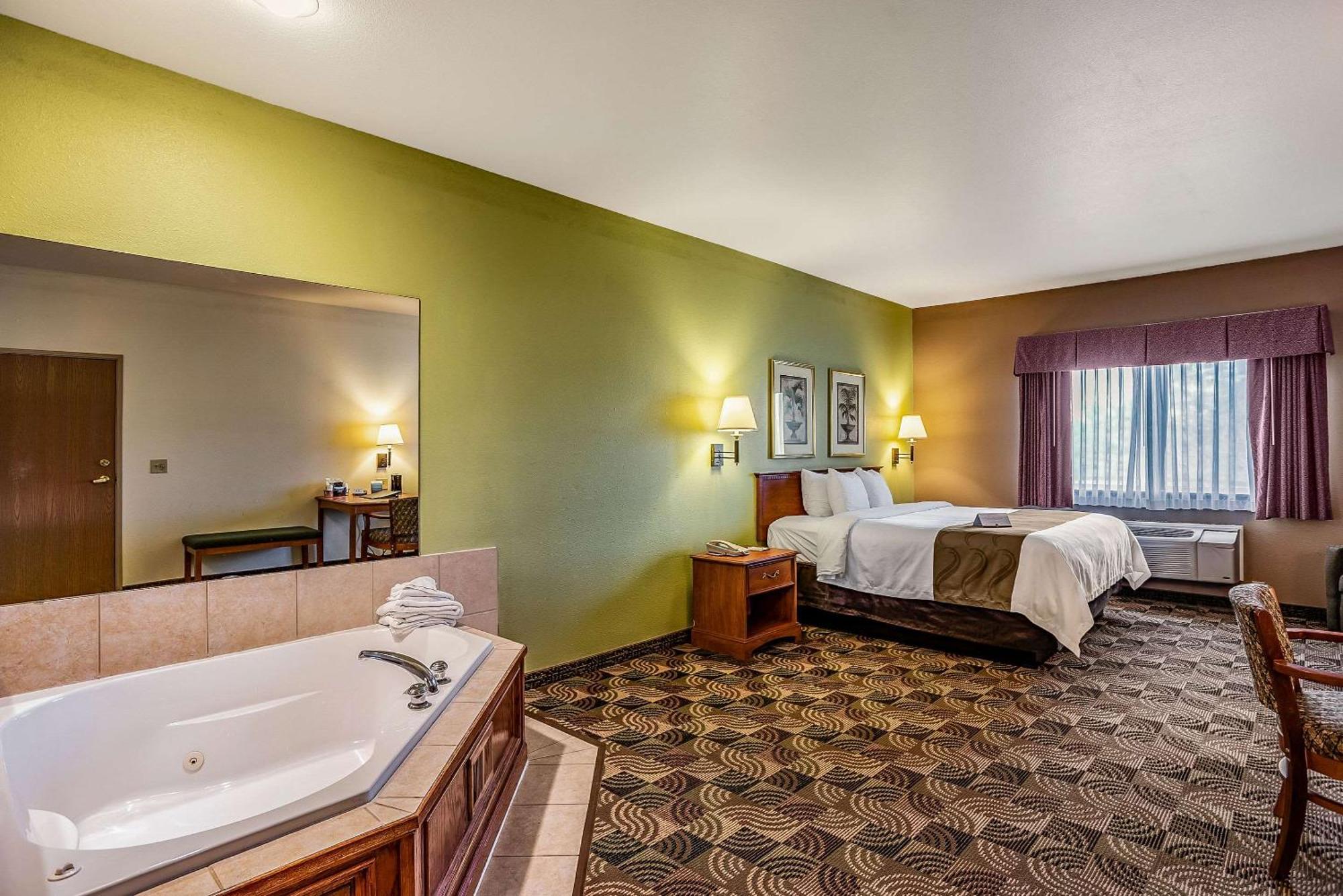Quality Inn & Suites Hannibal Buitenkant foto