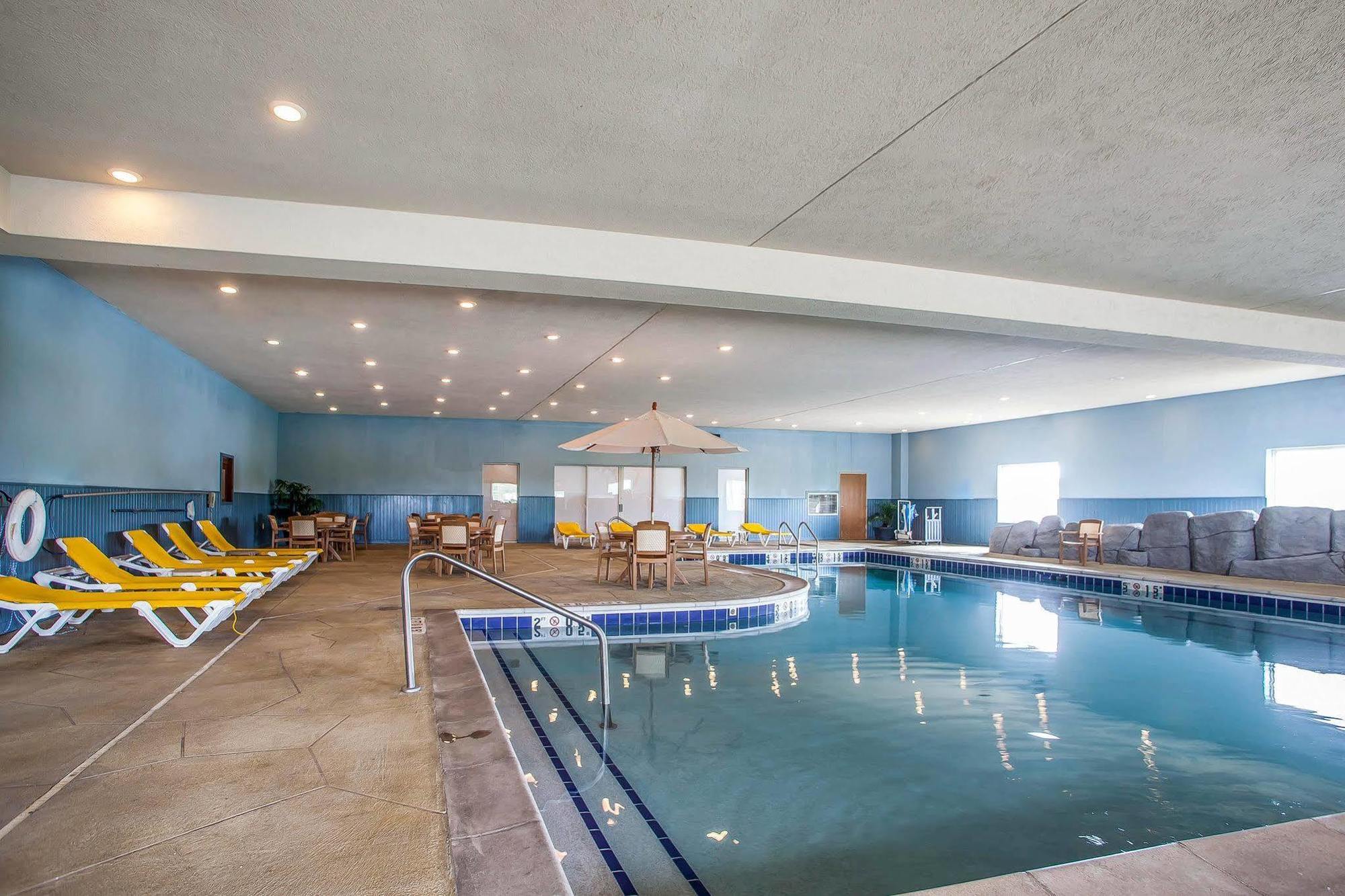 Quality Inn & Suites Hannibal Buitenkant foto